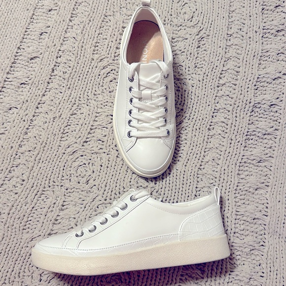 Vionic White Nappa Leather Sneaker with embossed details - Picture 2 of 13
